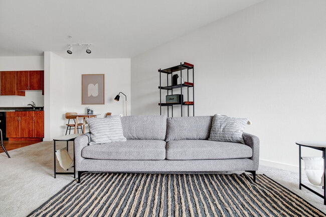 362 Bellevue Way NE in Bellevue, WA - Building Photo - Building Photo