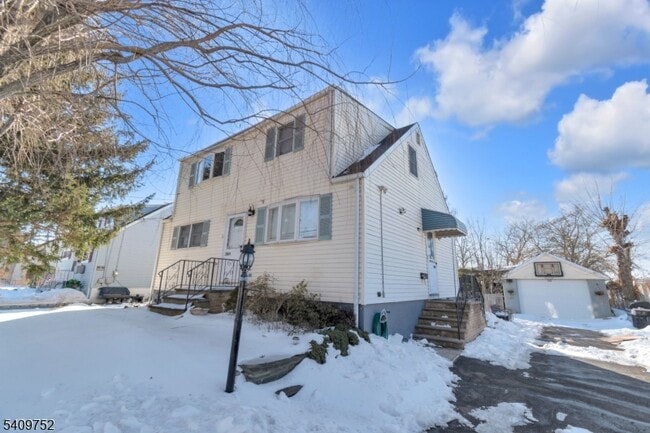 2604 Parkway Ave in Linden, NJ - Building Photo - Building Photo