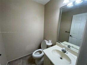 8507 NW 140th Ter, Unit 801 in Miami Lakes, FL - Building Photo - Building Photo