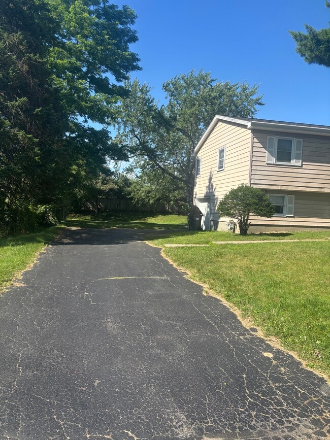 31 Michaelangelo St in Latham, NY - Building Photo - Building Photo