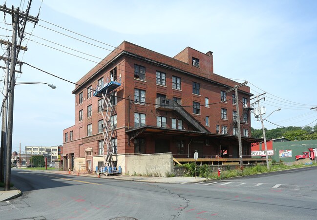 960 Broadway in Albany, NY - Building Photo - Building Photo