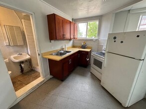 1415 Kokea St-Unit -Downstairs in Honolulu, HI - Building Photo - Building Photo