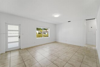 570 NW 49th St in Miami, FL - Building Photo - Building Photo
