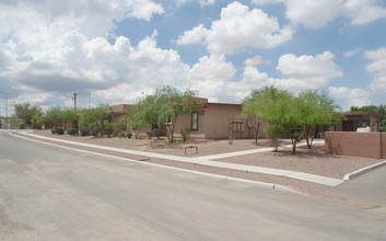 472 W Laguna St in Tucson, AZ - Foto de edificio - Building Photo