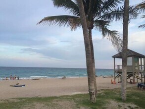 1537 E Hillsboro Blvd in Deerfield Beach, FL - Foto de edificio - Building Photo