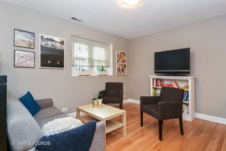 3334 W Belden Ave, Unit G in Chicago, IL - Building Photo - Building Photo