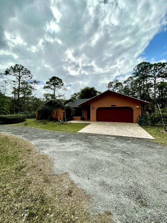 16394 Yorkshire Dr E in Loxahatchee Groves, FL - Building Photo