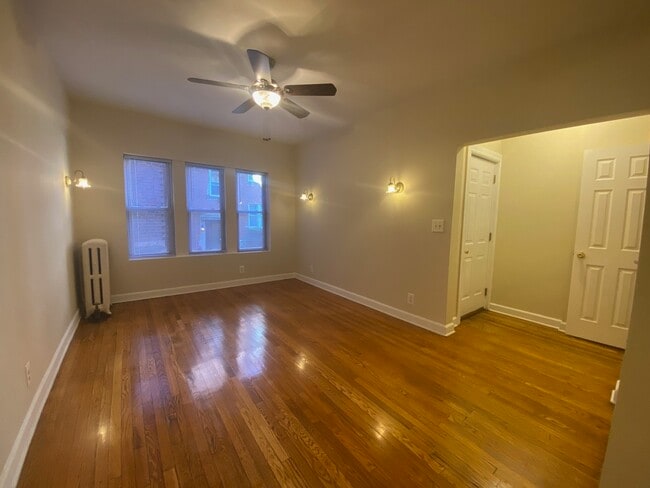 1345 W Touhy Ave in Chicago, IL - Building Photo - Building Photo