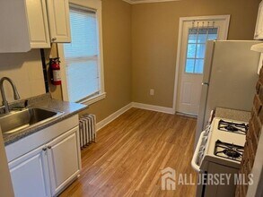 16 Laurel Pl-Unit -2 in New Brunswick, NJ - Building Photo - Building Photo
