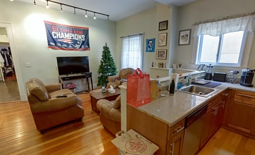 358 Broadway, Unit 1 in Somerville, MA - Building Photo - Building Photo