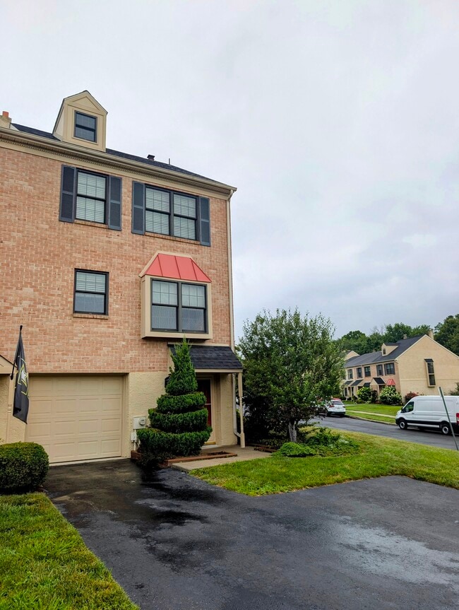 property at 2001 Yorktown S