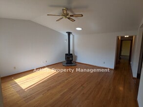 330 N Honeycomb Cir in Sequim, WA - Building Photo - Building Photo