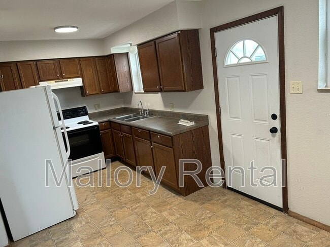 1432 Virginia Ave in Wood River, IL - Building Photo - Building Photo