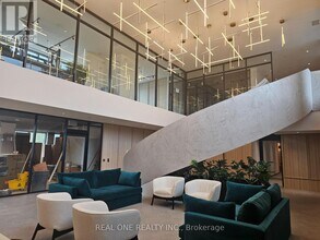 3071 Trafalgar Rd in Oakville, ON - Building Photo - Building Photo