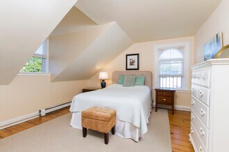 95 Coggeshall Ave, Unit 4 in Newport, RI - Building Photo - Building Photo