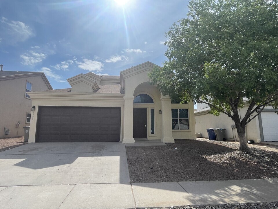 3708 Prairie Rose St in El Paso, TX - Building Photo