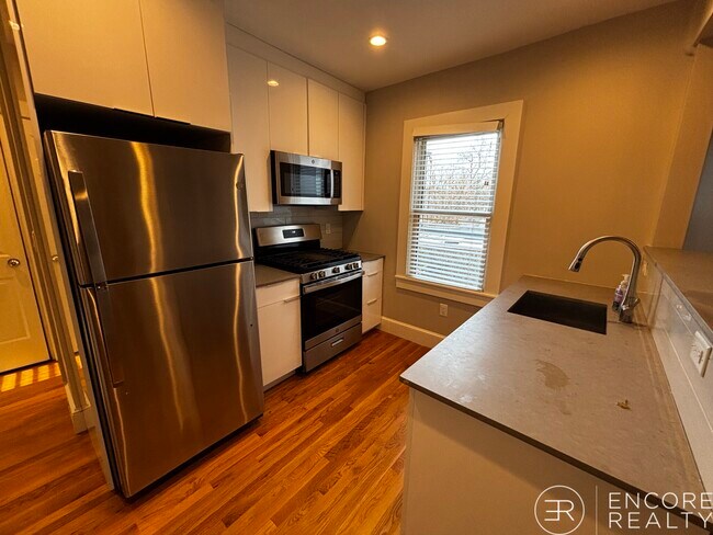 222 Banks St in Cambridge, MA - Foto de edificio - Building Photo