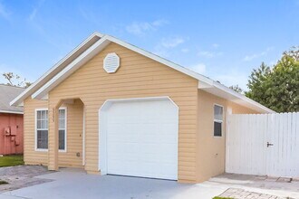 9599 Lupine Ave in Orlando, FL - Foto de edificio - Building Photo