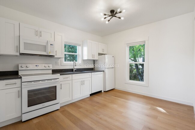 property at 814 E 4th St