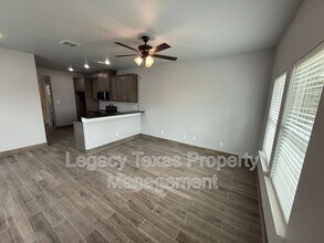 910 Fuller Ave in Cleburne, TX - Building Photo - Building Photo