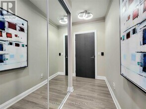 18-218 Graydon Hall Dr in Toronto, ON - Building Photo - Building Photo