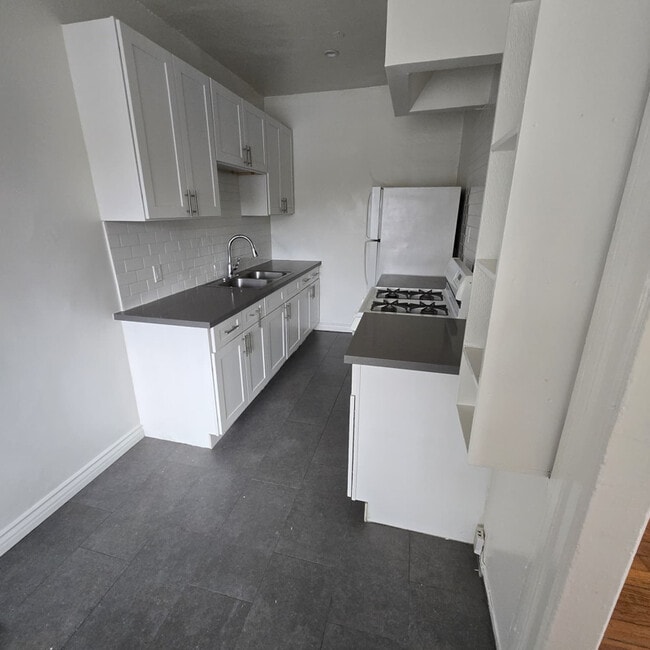 833 N Formosa Ave in Los Angeles, CA - Building Photo - Building Photo