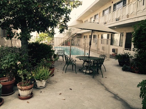 4901 Laurel Canyon Blvd, Unit 11 in Valley Village, CA - Foto de edificio - Building Photo