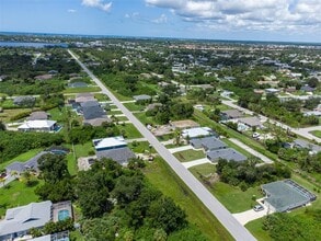 119 Sunset Rd in Rotonda West, FL - Building Photo - Building Photo