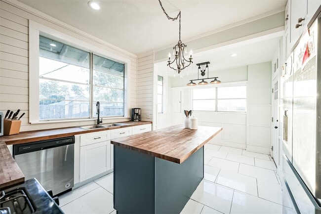 property at 4016 Avenue Q 1/2