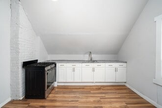 60 Randolph Ave in Jersey City, NJ - Building Photo - Building Photo