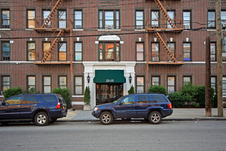 Ely Court in Long Island City, NY - Building Photo - Building Photo