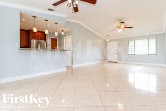 8401 Buena Vista Rd in Ft. Myers, FL - Foto de edificio - Building Photo