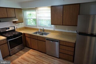 1306 Saluja Hill Ct in McLean, VA - Building Photo - Building Photo