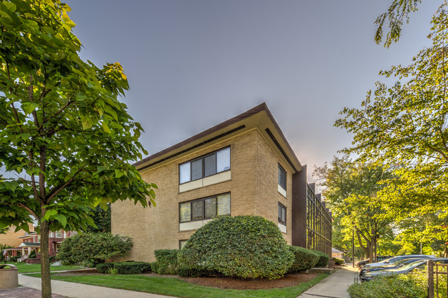 Pleasant Circle South in Oak Park, IL - Building Photo - Building Photo