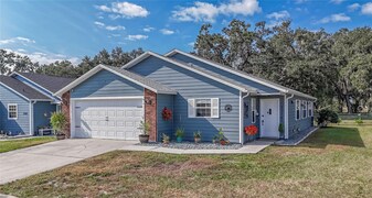 37340 Derbyshire Dr in Zephyrhills, FL - Building Photo
