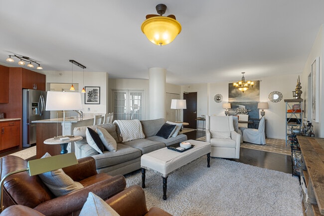 807 Davis St, Unit 1209 in Evanston, IL - Foto de edificio - Building Photo