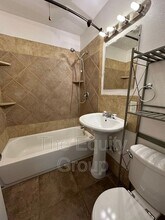 600 N Dickran Dr in Tulare, CA - Building Photo - Building Photo