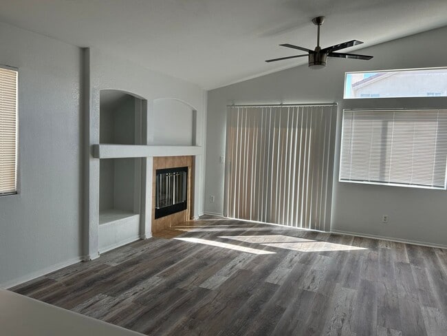 3848 Intermezzo Way in North Las Vegas, NV - Building Photo - Building Photo