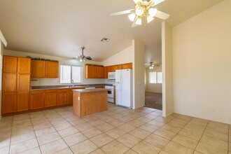 30648 N Royal Oak Way in San Tan Valley, AZ - Building Photo - Building Photo