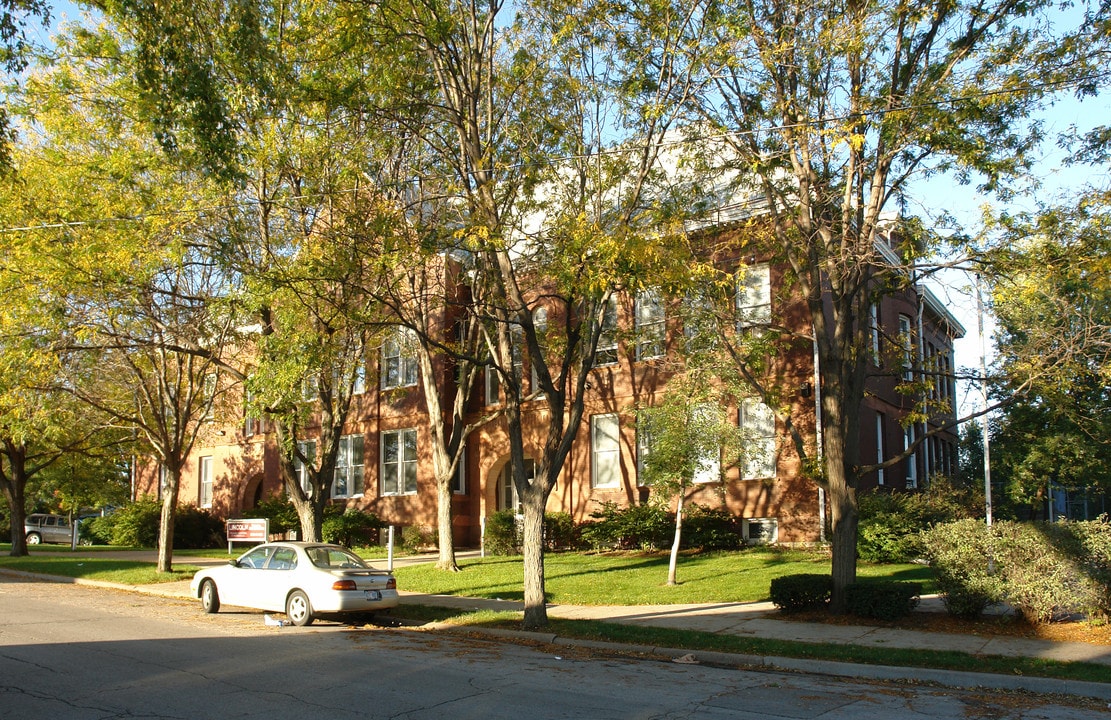 Lincoln School Apartments in Omaha, NE - Foto de edificio