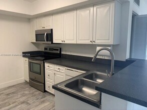 150 NW 96th Ave in Pembroke Pines, FL - Building Photo - Building Photo