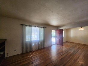 917 Girard Blvd SE in Albuquerque, NM - Foto de edificio - Building Photo