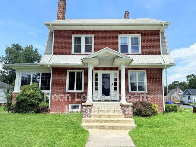 property at 302 Pennsylvania Ave