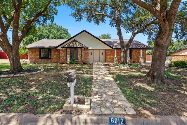 6012 Meredith Ln in Fort Worth, TX - Building Photo