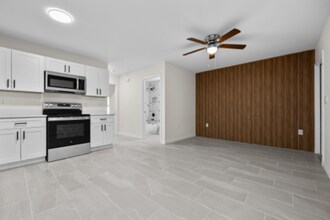1580 E Duval St-Unit -1 in Lake City, FL - Building Photo - Building Photo