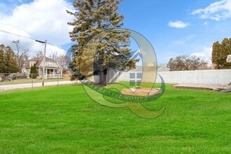 8059 Maple St in Swartz Creek, MI - Building Photo - Building Photo