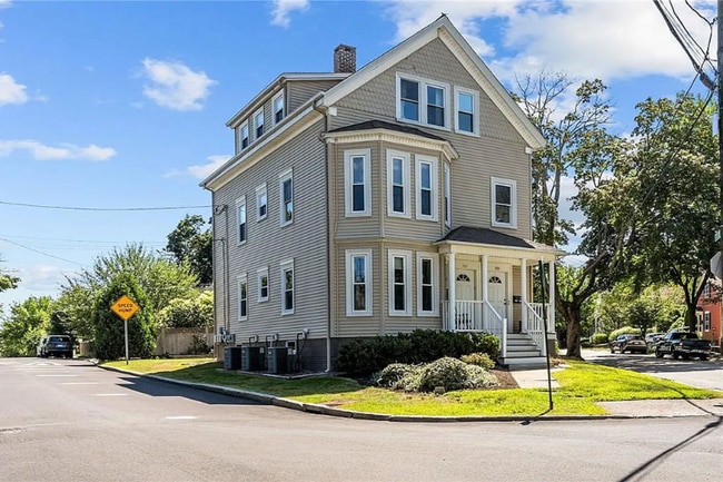 311 Highland Ave in Providence, RI - Building Photo - Building Photo