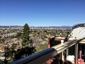 5417 Weatherford Dr in Los Angeles, CA - Building Photo - Building Photo