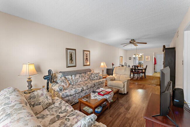 4746 Azalea Dr, Unit 105C in New Port Richey, FL - Building Photo - Building Photo