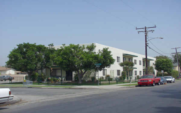 12251 216th St in Hawaiian Gardens, CA - Building Photo